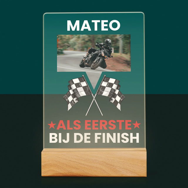 Foto En Handtekening: Als Eerste Bij De Finish - Afdruk Op Acrylglas (Verticaal)