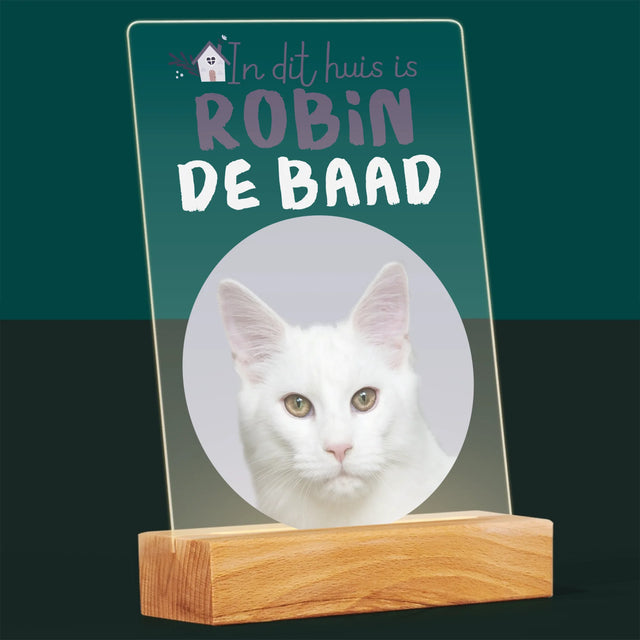 Foto En Handtekening: In Dit Huis Is Huisdier De Baas - Afdruk Op Acrylglas (Verticaal)