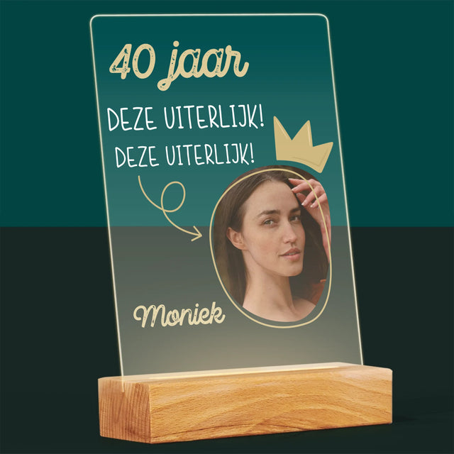 Foto En Handtekening: 40 Jaar Gewerkt Voor Deze Uiterlijk - Afdruk Op Acrylglas (Verticaal)