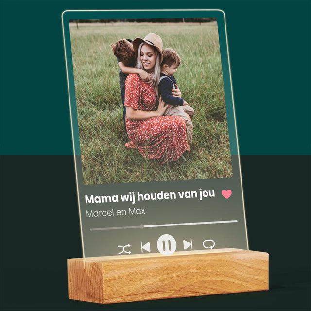 Foto En Handtekening: Mama Wij Houden Van Jou - Afdruk Op Acrylglas (Verticaal)