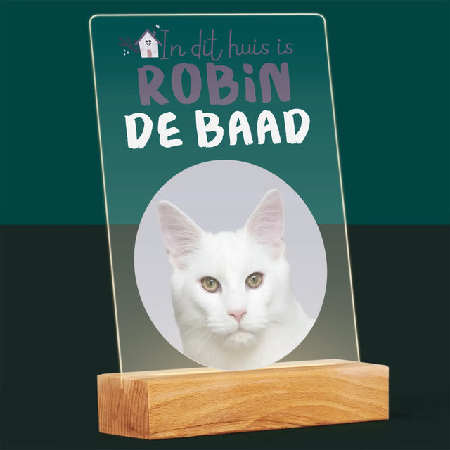 Foto En Handtekening: In Dit Huis Is Huisdier De Baas - Afdruk Op Acrylglas (Verticaal)
