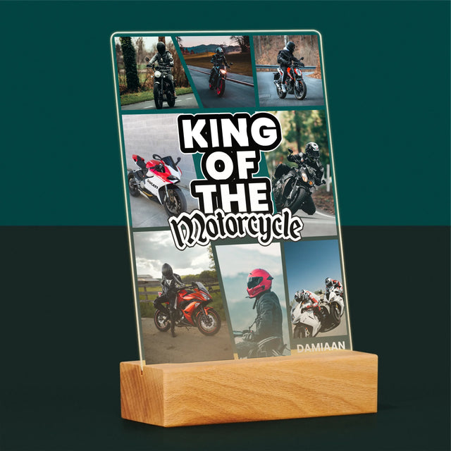 Fotocollage: King Of The Motorcycle - Afdruk Op Acrylglas (Verticaal)