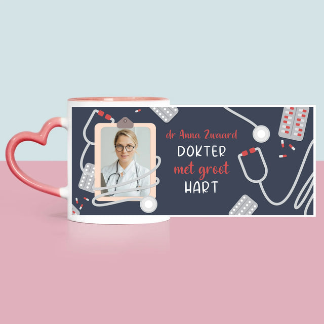 Foto En Handtekening: Dokter Met Groot Hart - Mok