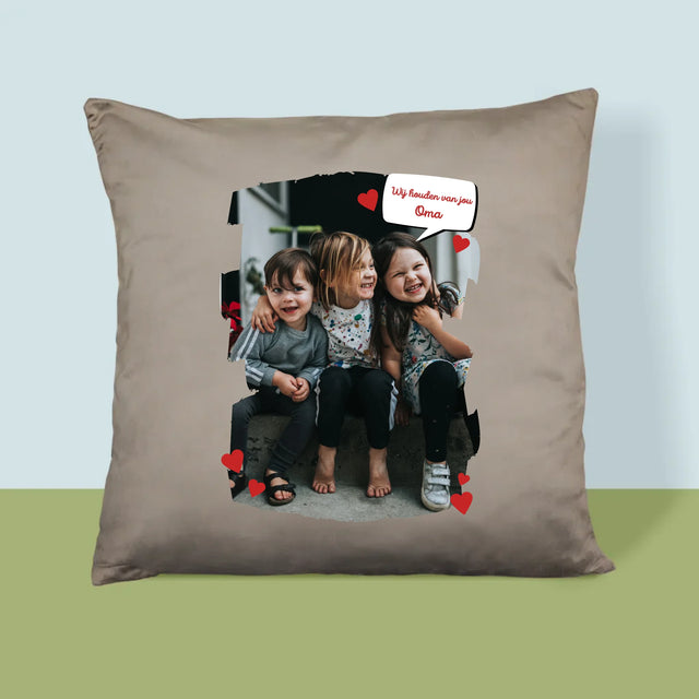 Foto En Handtekening: Voor Lieve Oma - Kussen (Monogram)