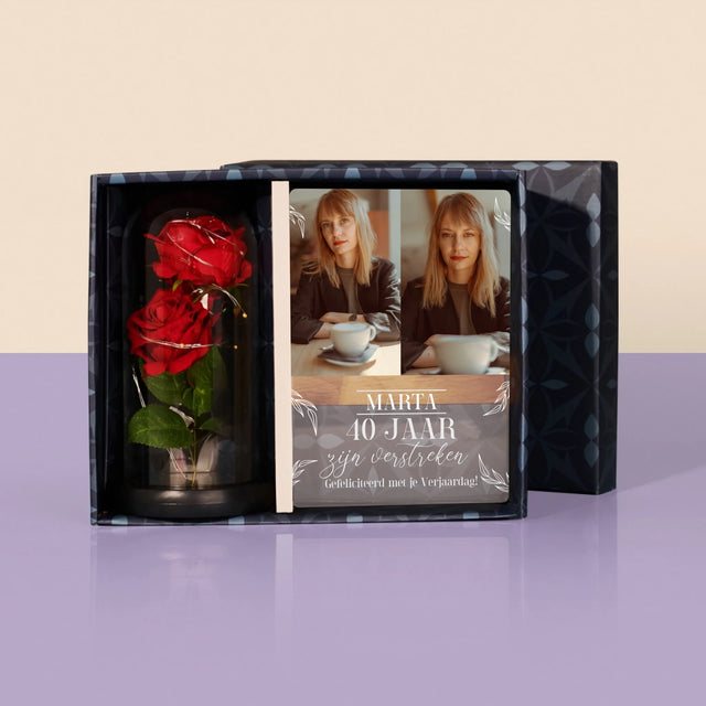 Fotocollage: 40 Jaar Zijn Verstreken - Cadeauset Met Afruk Op Glas En Eeuwige Roos