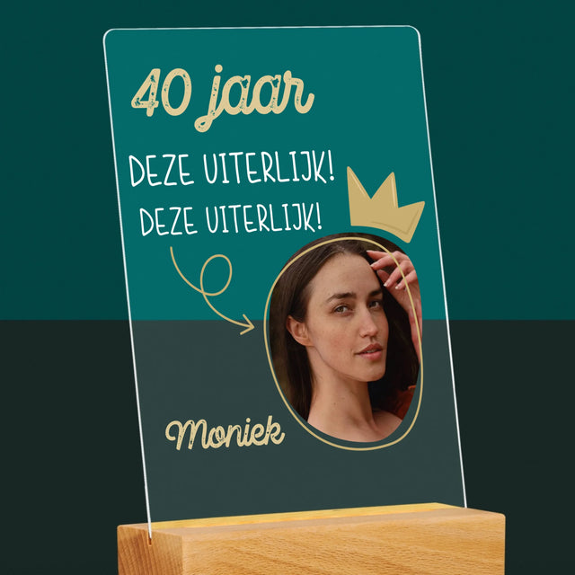 Foto En Handtekening: 40 Jaar Gewerkt Voor Deze Uiterlijk - Afdruk Op Acrylglas (Verticaal)