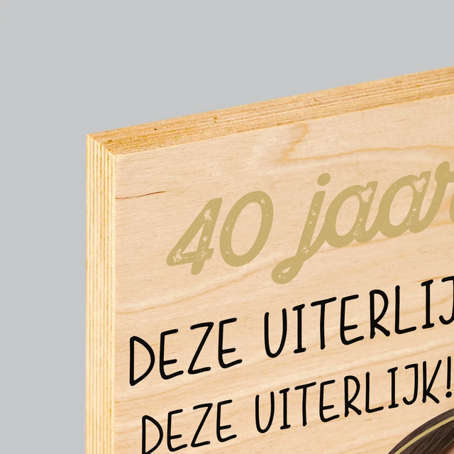 Foto En Handtekening: 40 Jaar Gewerkt Voor Deze Uiterlijk - Afdruk Op Hout (Verticaal)