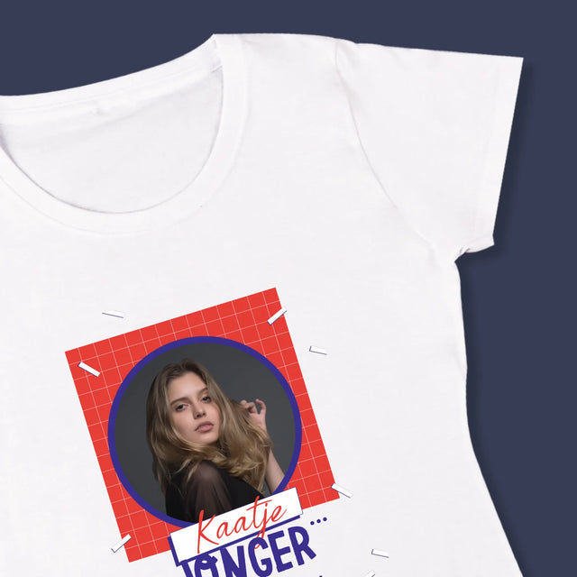 Foto En Handtekening: Jonger Wordt Jij Niet - T-Shirt Voor Dames