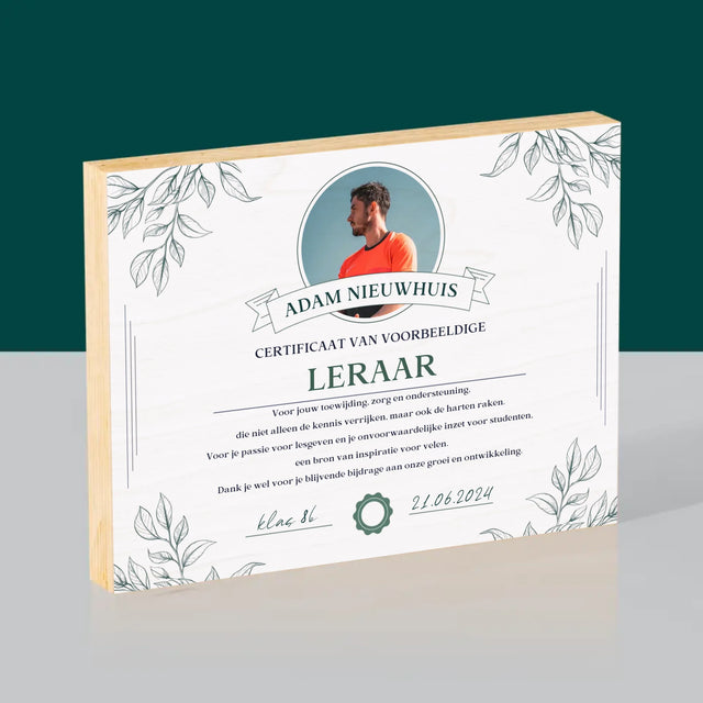 Foto En Handtekening: Certificaat Van Voorbeeldige Leraar - Afdruk Op Hout (Horizontaal)