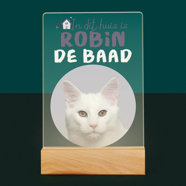 Foto En Handtekening: In Dit Huis Is Huisdier De Baas - Afdruk Op Acrylglas (Verticaal)