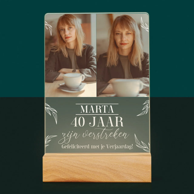 Fotocollage: 40 Jaar Zijn Verstreken - Afdruk Op Acrylglas (Verticaal)